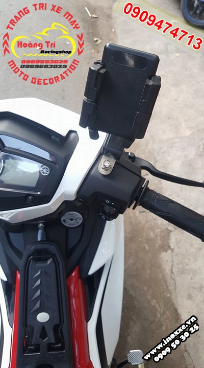 Đế để điện thoại trên xe máy